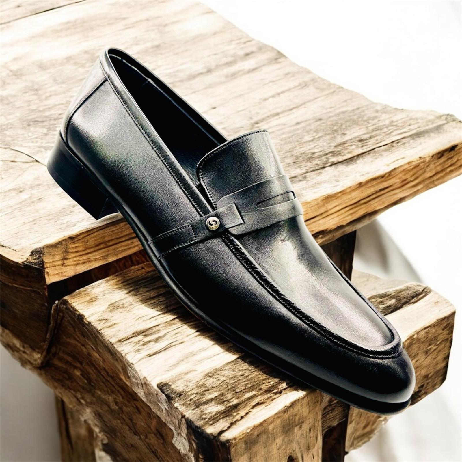 حذاء كلاسيكي